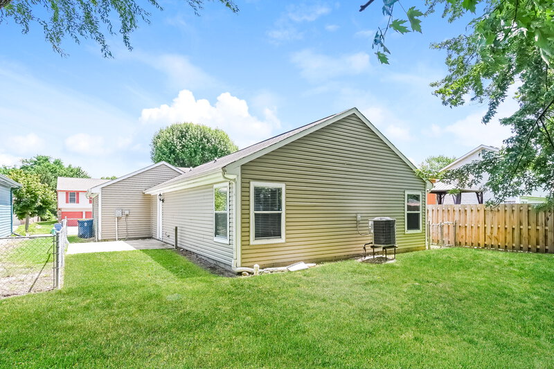 1,910/Mo, 5761 Pilgrim Dr Indianapolis, IN 46254 Rear View 5