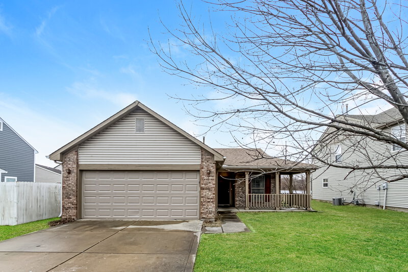 1,680/Mo, 5384 Lakeside Manor Dr Indianapolis, IN 46254 External View