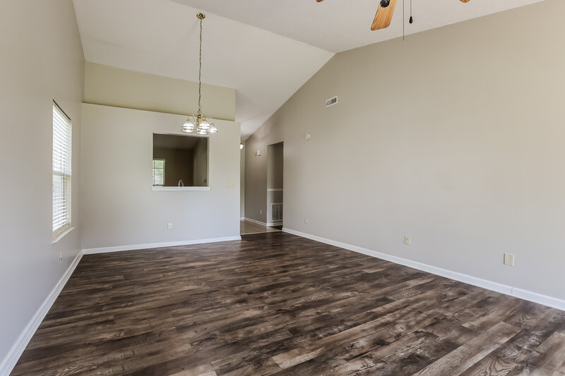 1,765/Mo, 5384 Lakeside Manor Dr Indianapolis, IN 46254 Living Room View