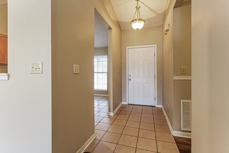 1,680/Mo, 5384 Lakeside Manor Dr Indianapolis, IN 46254 Foyer View