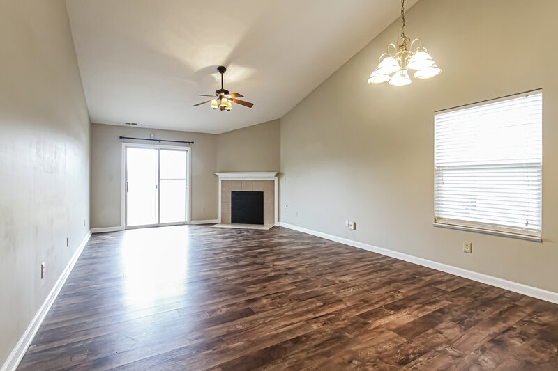 1,680/Mo, 5384 Lakeside Manor Dr Indianapolis, IN 46254 Living Room View