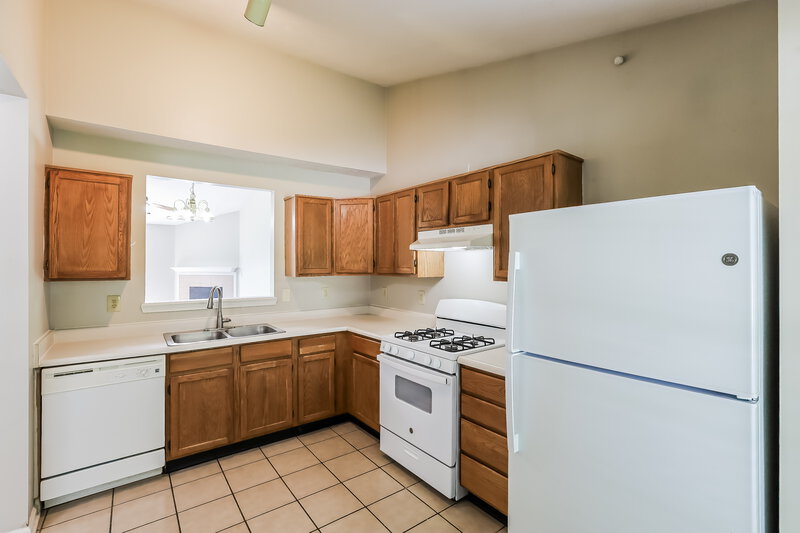 1,765/Mo, 5384 Lakeside Manor Dr Indianapolis, IN 46254 Kitchen View 2