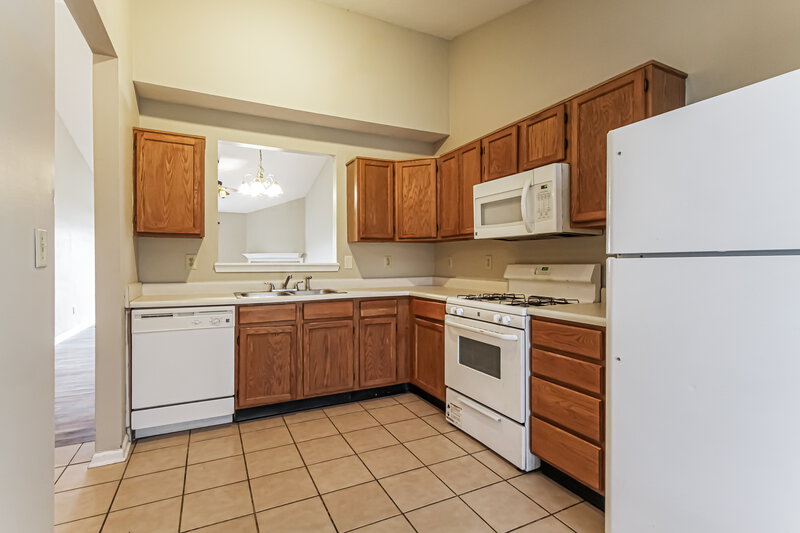 1,680/Mo, 5384 Lakeside Manor Dr Indianapolis, IN 46254 Kitchen View