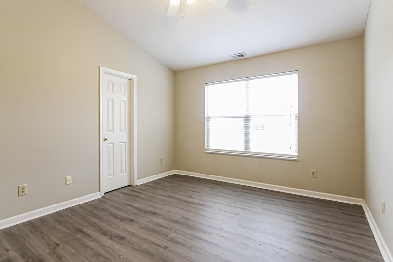 1,680/Mo, 5384 Lakeside Manor Dr Indianapolis, IN 46254 Main Bedroom View