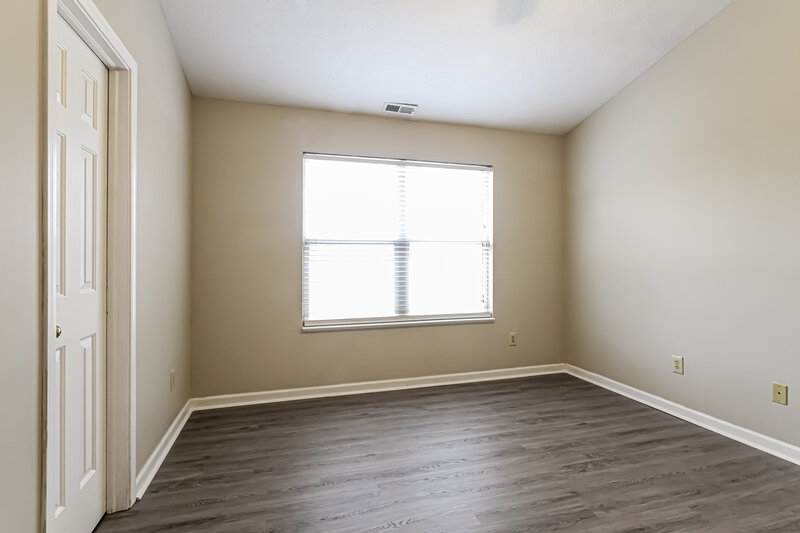 1,680/Mo, 5384 Lakeside Manor Dr Indianapolis, IN 46254 Main Bedroom View 4