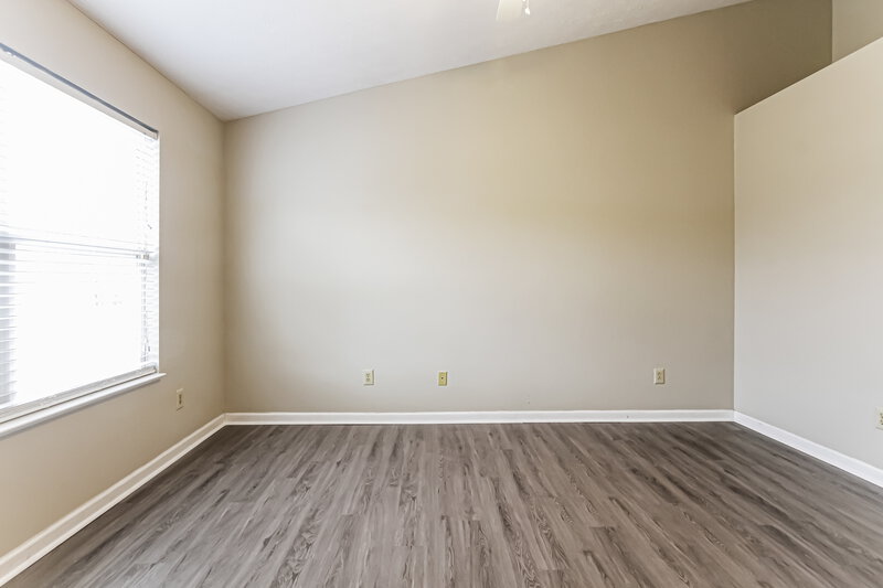 1,680/Mo, 5384 Lakeside Manor Dr Indianapolis, IN 46254 Main Bedroom View 5
