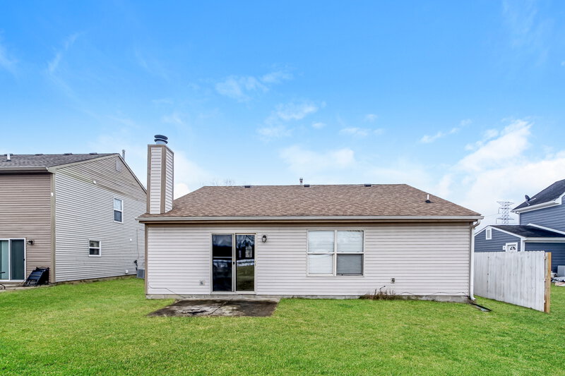 1,680/Mo, 5384 Lakeside Manor Dr Indianapolis, IN 46254 Rear View