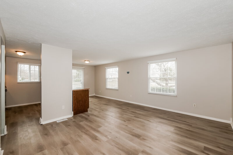 2,290/Mo, 5575 Freedom Ct Indianapolis, IN 46254 Living Room View