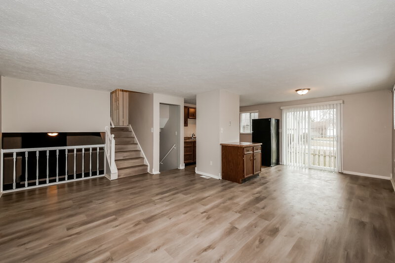 2,290/Mo, 5575 Freedom Ct Indianapolis, IN 46254 Living Room View 2