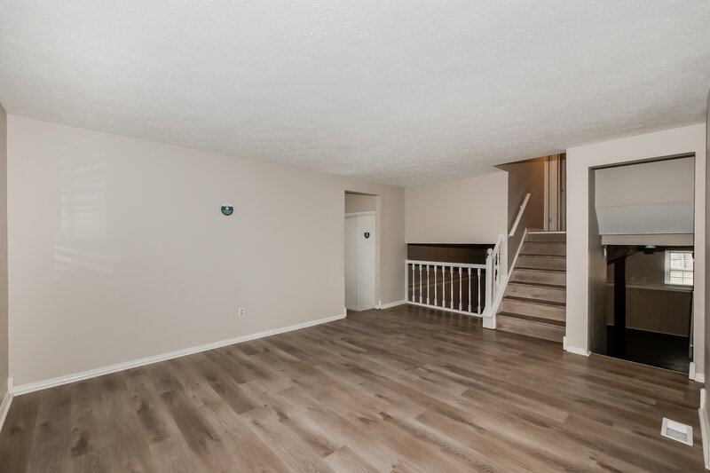 2,290/Mo, 5575 Freedom Ct Indianapolis, IN 46254 Family Room View 2