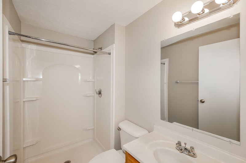 2,290/Mo, 5575 Freedom Ct Indianapolis, IN 46254 Main Bathroom View