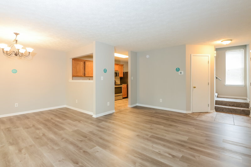 2,290/Mo, 5118 Stanhope Ln Indianapolis, IN 46254 Living Room View 2