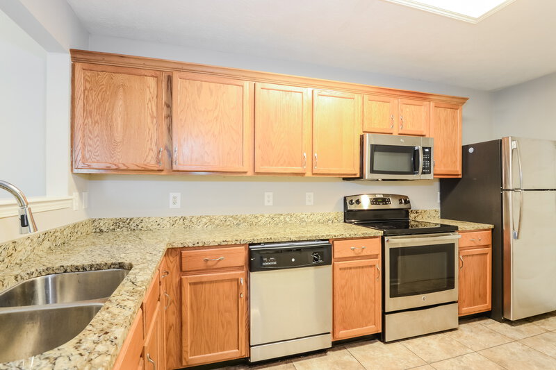 2,290/Mo, 5118 Stanhope Ln Indianapolis, IN 46254 Kitchen View