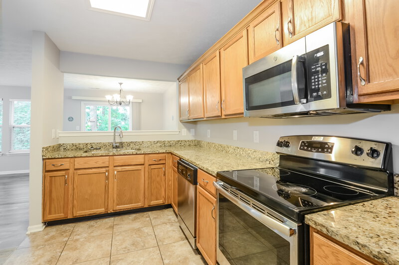 2,290/Mo, 5118 Stanhope Ln Indianapolis, IN 46254 Kitchen View 2