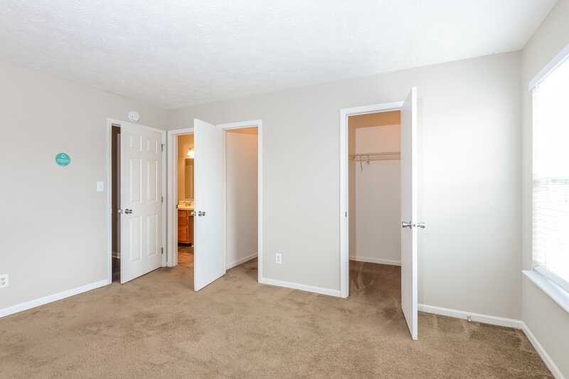 2,290/Mo, 5118 Stanhope Ln Indianapolis, IN 46254 Main Bedroom View 2