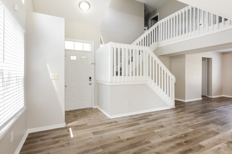 1,800/Mo, 4527 Riverbrook Ln Indianapolis, IN 46254 Living Room View 2