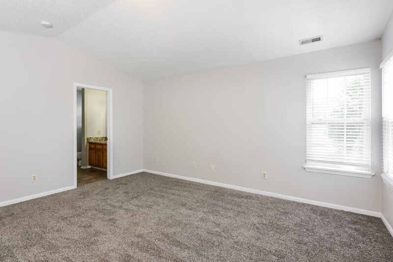 1,800/Mo, 4527 Riverbrook Ln Indianapolis, IN 46254 Main Bedroom View