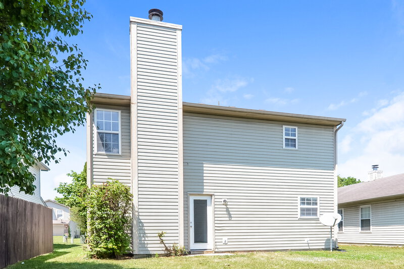 1,800/Mo, 4527 Riverbrook Ln Indianapolis, IN 46254 Rear View
