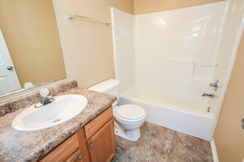 1,965/Mo, 4437 Brookmeadow Dr Indianapolis, IN 46254 Main Bathroom View