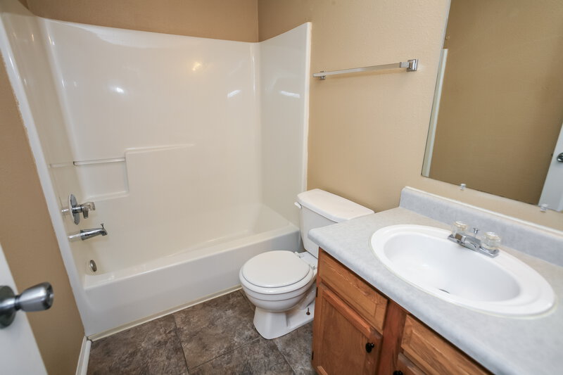 1,965/Mo, 4437 Brookmeadow Dr Indianapolis, IN 46254 Bathroom View
