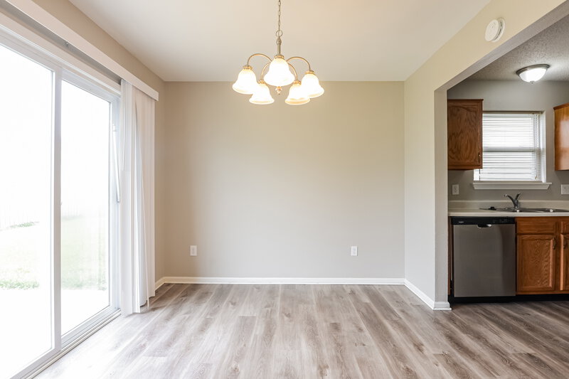 1,850/Mo, 4261 Village Bend Dr Indianapolis, IN 46254 Dining Room View 2