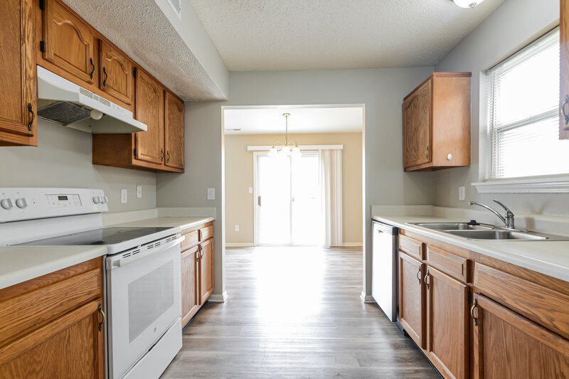1,850/Mo, 4261 Village Bend Dr Indianapolis, IN 46254 Kitchen View 2