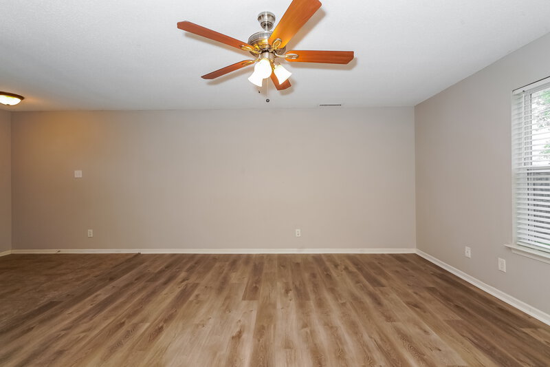 1,695/Mo, 2349 Harvest Moon Dr Greenwood, IN 46143 Living Room View 2