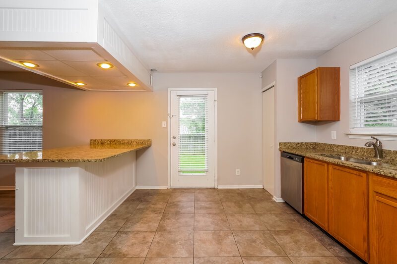 1,695/Mo, 2349 Harvest Moon Dr Greenwood, IN 46143 Dining Room View 2