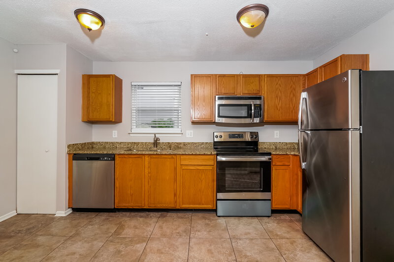 1,695/Mo, 2349 Harvest Moon Dr Greenwood, IN 46143 Kitchen View