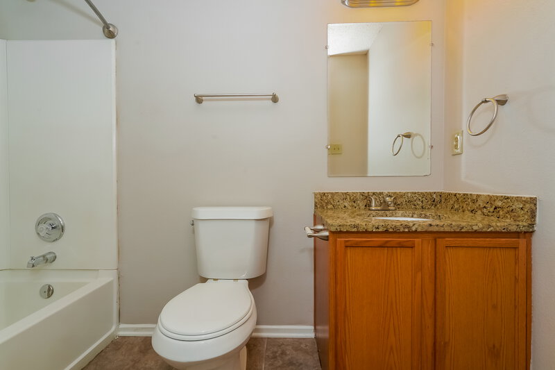 1,695/Mo, 2349 Harvest Moon Dr Greenwood, IN 46143 Bathroom View