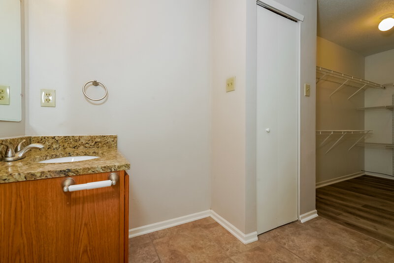 1,695/Mo, 2349 Harvest Moon Dr Greenwood, IN 46143 Bathroom View 2