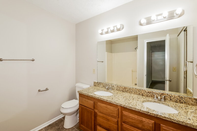 1,655/Mo, 4347 Lucky Ct Indianapolis, IN 46203 Bathroom View