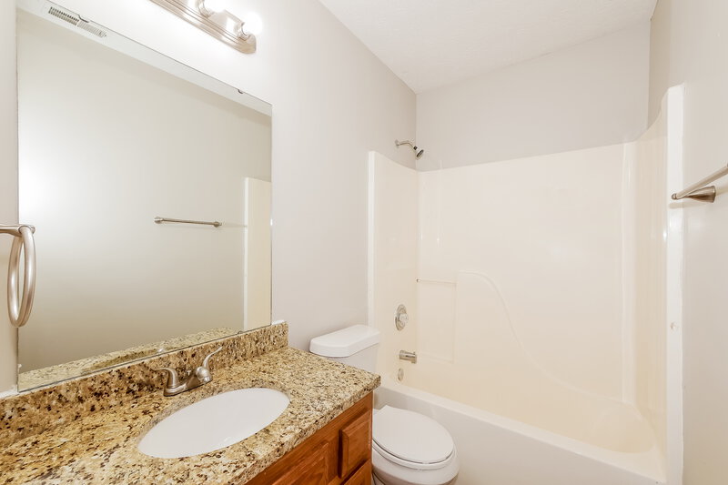 1,655/Mo, 4347 Lucky Ct Indianapolis, IN 46203 Bathroom View 2