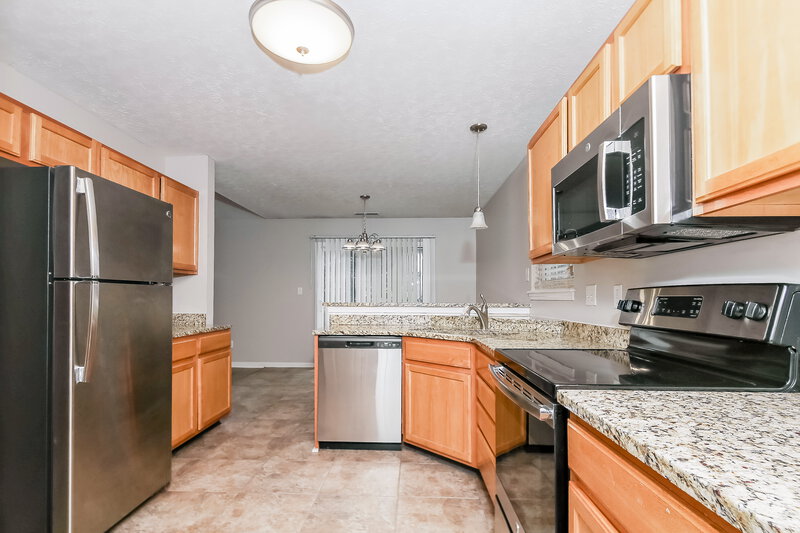 1,890/Mo, 2314 Gradison Circle Indianapolis, IN 46214 Kitchen View 2