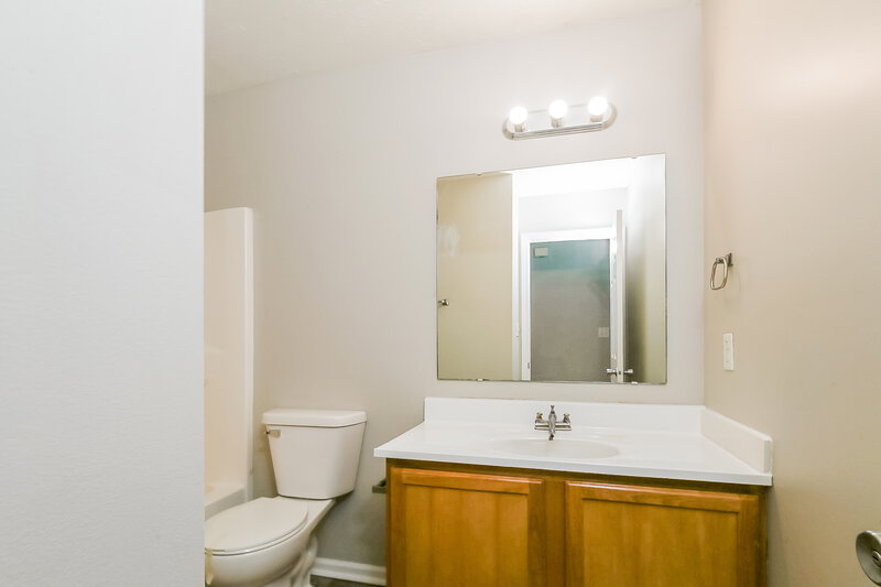 1,890/Mo, 2314 Gradison Circle Indianapolis, IN 46214 Bathroom View