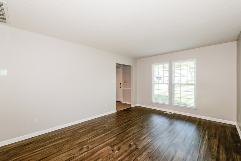 2,050/Mo, 7590 Rogers Dr Indianapolis, IN 46214 Living Room View 2