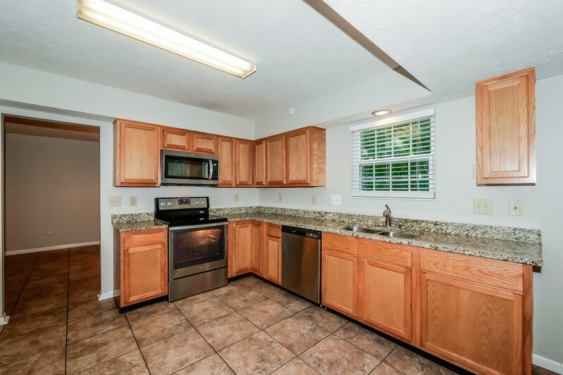 2,050/Mo, 7590 Rogers Dr Indianapolis, IN 46214 Kitchen View