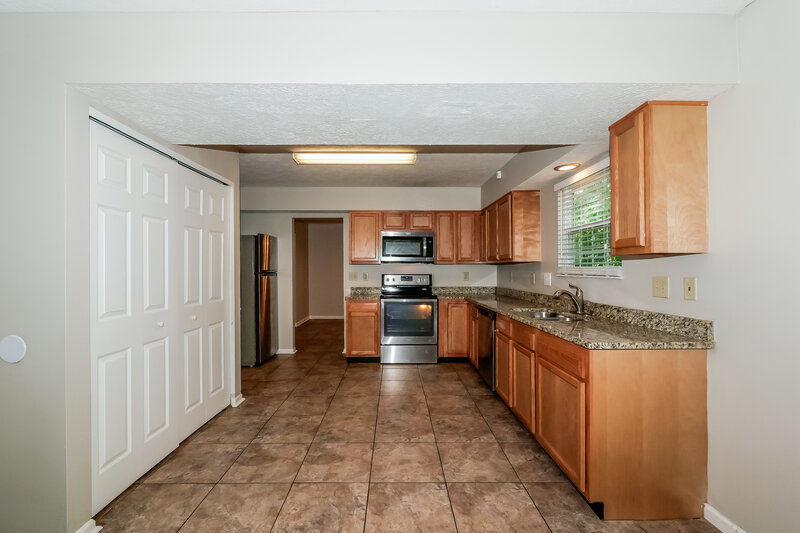 2,050/Mo, 7590 Rogers Dr Indianapolis, IN 46214 Kitchen View 2