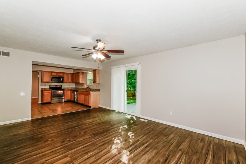 2,050/Mo, 7590 Rogers Dr Indianapolis, IN 46214 Family Room View 2