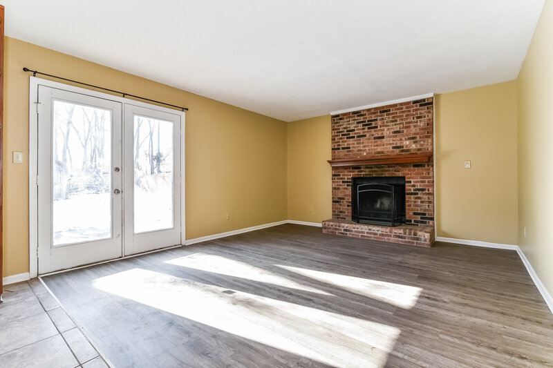 1,890/Mo, 7551 Rogers Dr Indianapolis, IN 46214 Living Room View