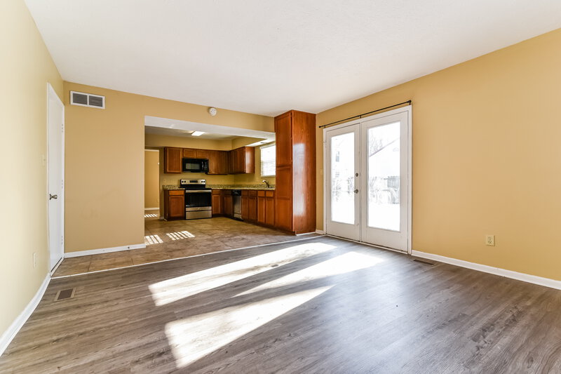 1,890/Mo, 7551 Rogers Dr Indianapolis, IN 46214 Living Room View 2