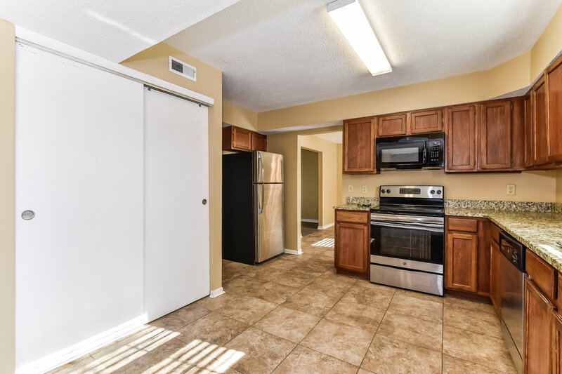 1,890/Mo, 7551 Rogers Dr Indianapolis, IN 46214 Kitchen View 2