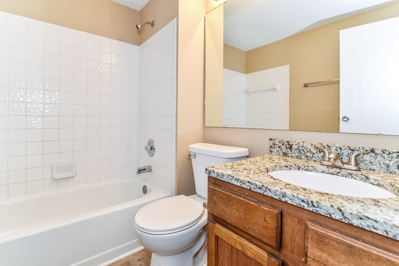 1,890/Mo, 7551 Rogers Dr Indianapolis, IN 46214 Bathroom View