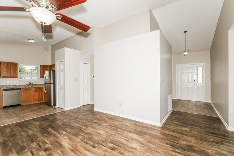 1,535/Mo, 5519 Story Ct Indianapolis, IN 46221 Living Room View 4