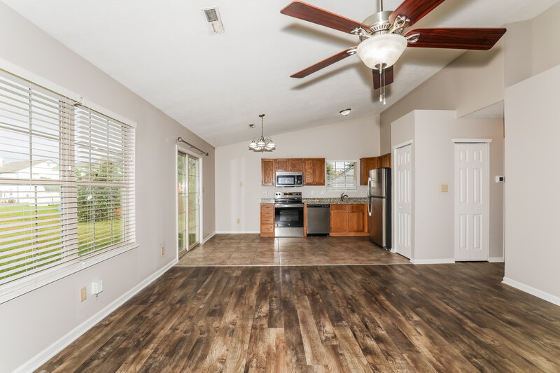 1,535/Mo, 5519 Story Ct Indianapolis, IN 46221 Living Room View 5