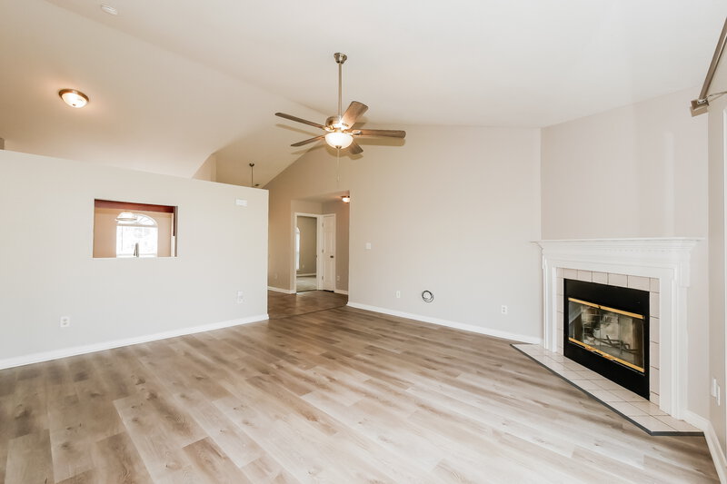 1,835/Mo, 2322 Shoemaker Ct Indianapolis, IN 46229 Living Room View 3