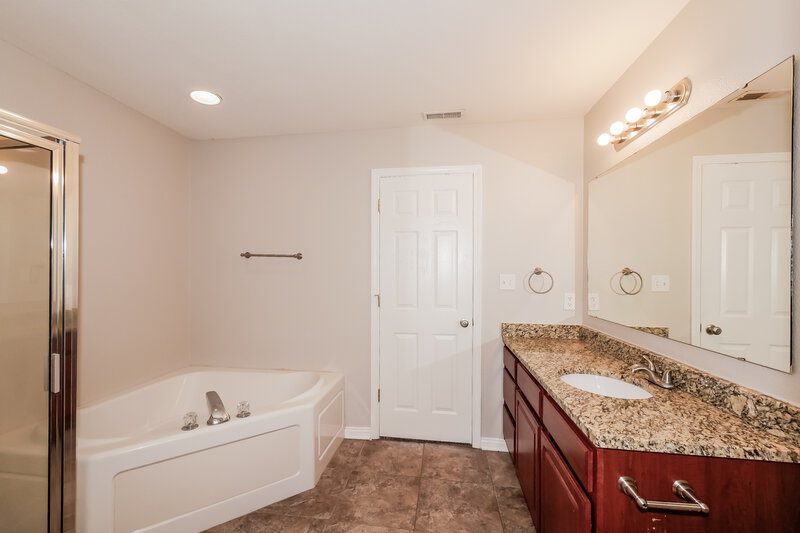 1,835/Mo, 2322 Shoemaker Ct Indianapolis, IN 46229 Main Bathroom View 2