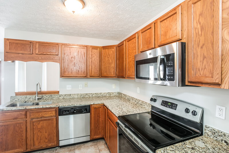 1,755/Mo, 11136 Autumn Creek Ct Indianapolis, IN 46229 Kitchen View