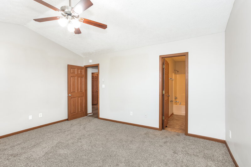 1,755/Mo, 11136 Autumn Creek Ct Indianapolis, IN 46229 Main Bedroom View 2