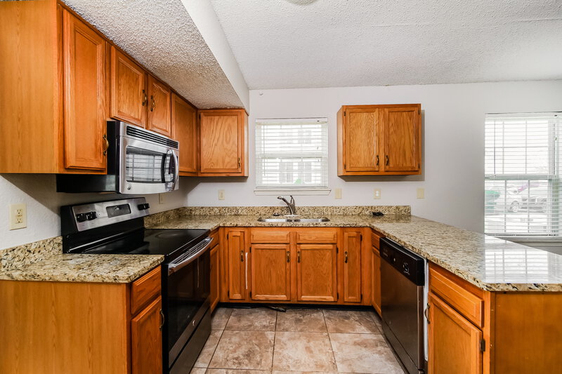 1,820/Mo, 4115 Orchard Valley Blvd Indianapolis, IN 46235 Kitchen View 2